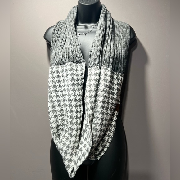C.C Accessories - 𐙚⋆˚✿˖° C.C Winter scarf chunky knit 𐙚⋆˚✿˖°
